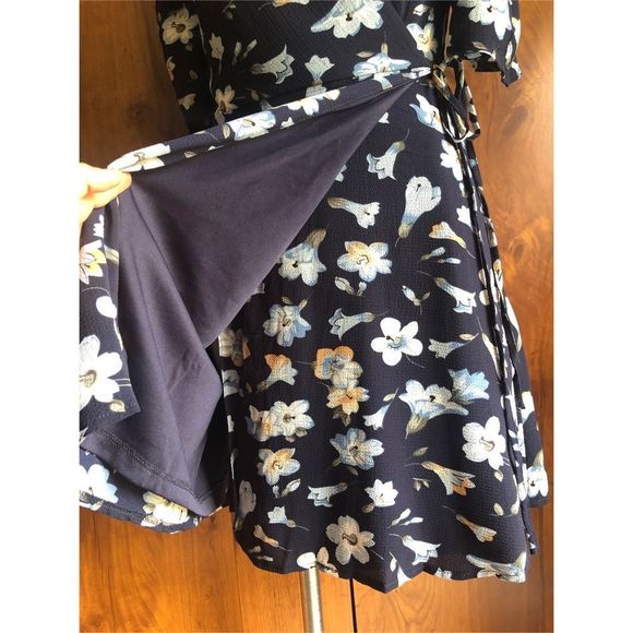 🆕 Miami Floral Cold Shoulder Wrap Dress - Picture 6 of 7